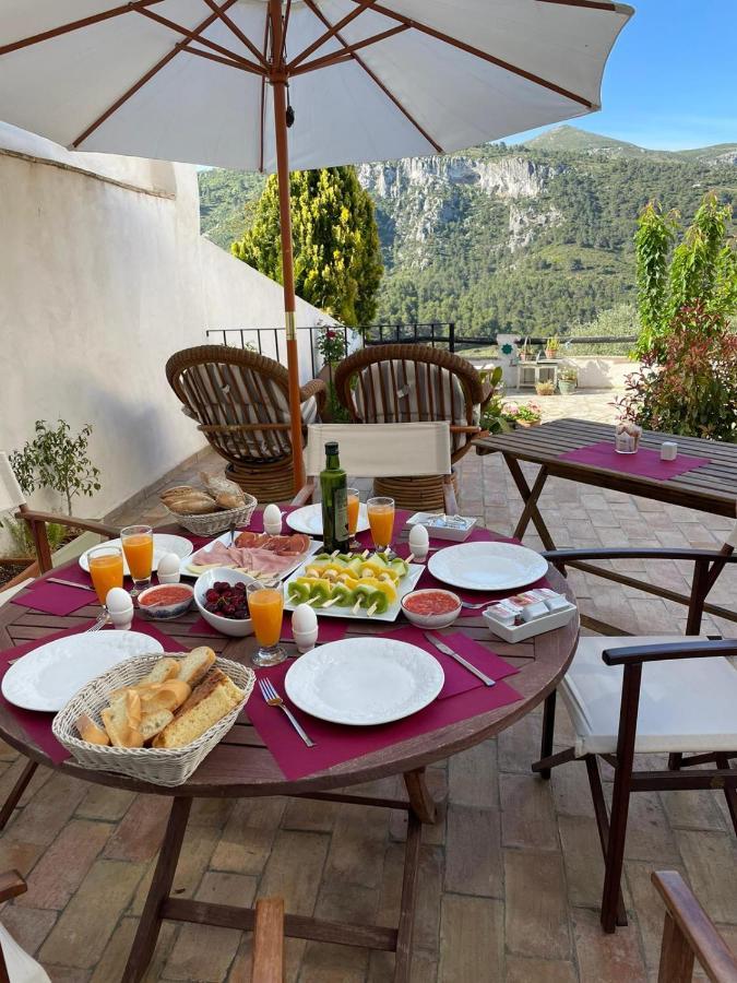 Al-Qandil Guest House Margarida Bagian luar foto