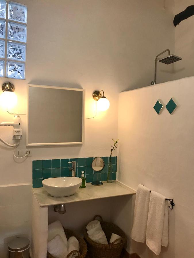 Al-Qandil Guest House Margarida Bagian luar foto